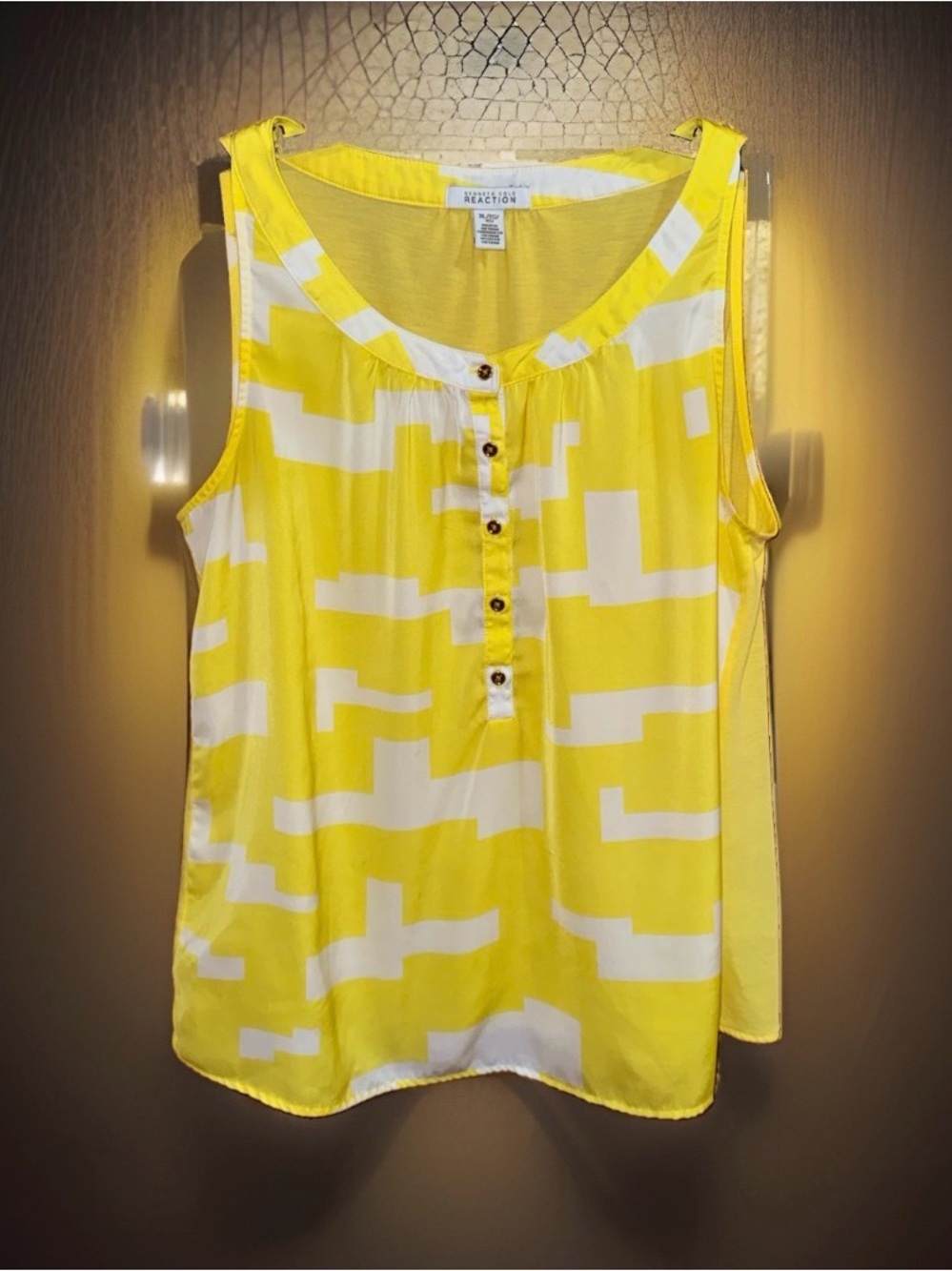 Kenneth Cole Reaction Women’s Yellow Geometric Sleeveless Blouse-XL-GC